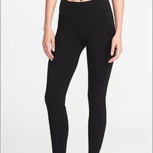 High-waisted black leggings